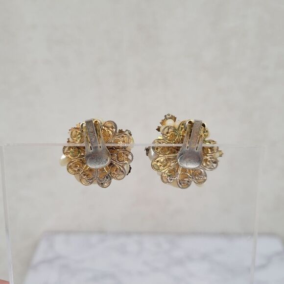 Beau Jewels Gold Toned Filigree Vtg Cluster Clip On Earrings Faux Pearl Shells - Picture 8 of 14
